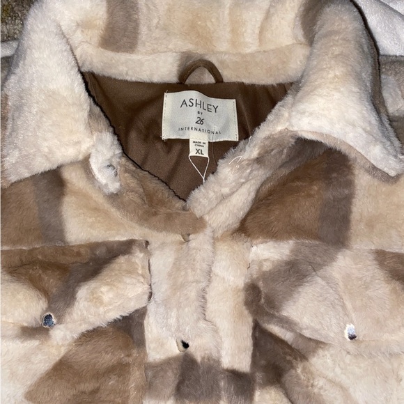 NWT ASHLEY BY 26 INTERNATIONAL FAUX FUR CAMEL PLAID PATTERN CROPPED JACKET•S/XL - Picture 2 of 11